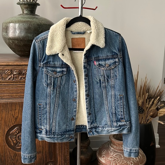 Levi's Jackets & Blazers - Levi’s Sherpa Denim Jacket